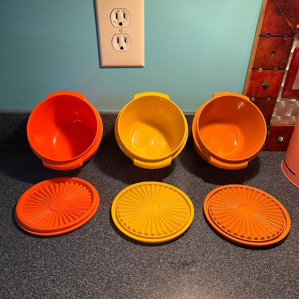 Harvest Colors Tupperware 8-Piece Servalier & Seal-N-Serve Combo Set With Lids
